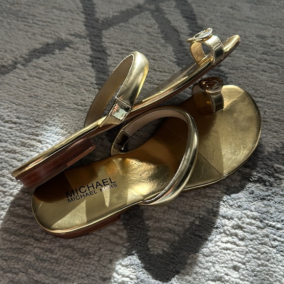 Used gold Michael Kors Nora Toe Thong sandal - Picture 5 of 5